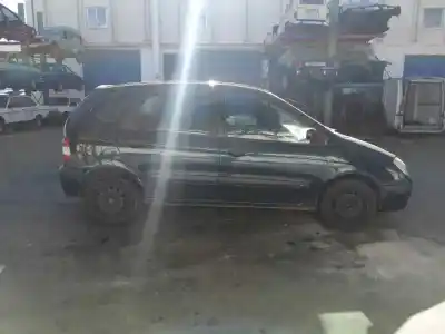 Здавання транспортного засобу renault   року 2002 потужний d/f9q k7