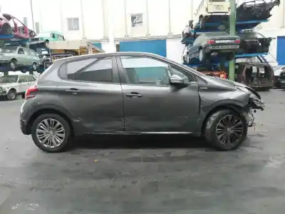 Sloopvoertuig peugeot 208 i (ca_, cc_) 1.2 vti 82 van het jaar 2018 aangedreven hm05