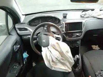 Sloopvoertuig peugeot 208 i (ca_, cc_) 1.2 vti 82 van het jaar 2018 aangedreven hm05