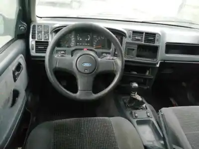 Veicolo di demolizione ford sierra berlina 2.0 dell'anno 1992 alimentato n9a