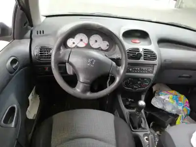 Veicolo di demolizione peugeot 206 berlina 1.4 dell'anno 2004 alimentato kfw