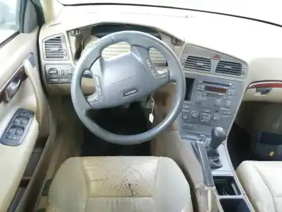 Veículo de Sucata volvo v70 familiar 2.4 d do ano 2001 alimentado d5244t