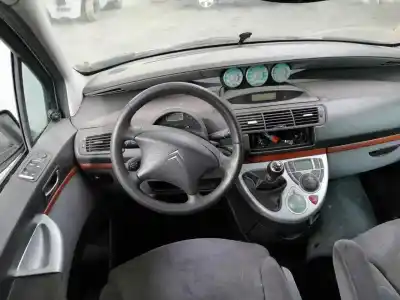 Véhicule à la ferraille citroen c8 2.0 hdi x de l'année 2004 alimenté rht