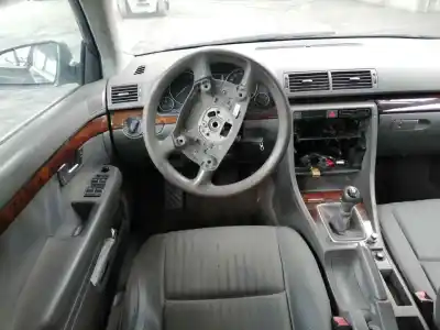 Veículo de Sucata audi a4 berlina (8e) 2.0 do ano 2001 alimentado alt