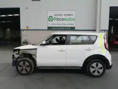 Veicolo di demolizione KIA SOUL I (AM) 1.6 CRDi 128 dell'anno 2015 alimentato D4FB
