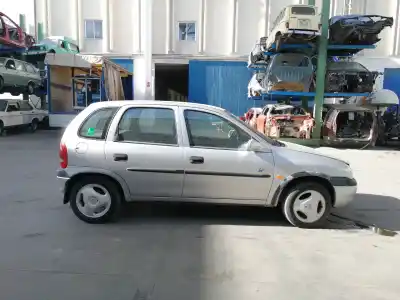 Veicolo di demolizione opel corsa b (1993->) 1.7 d dell'anno 1998 alimentato d-x17d