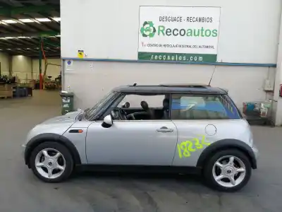 Véhicule à la ferraille mini mini (r50, r53) cooper de l'année 2001 alimenté w10 b16 a