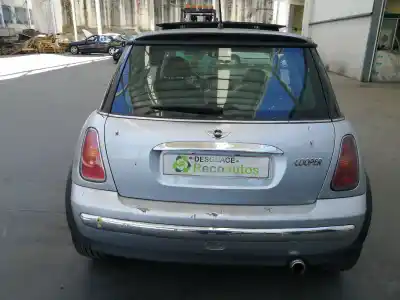 Véhicule à la ferraille mini mini (r50, r53) cooper de l'année 2001 alimenté w10 b16 a