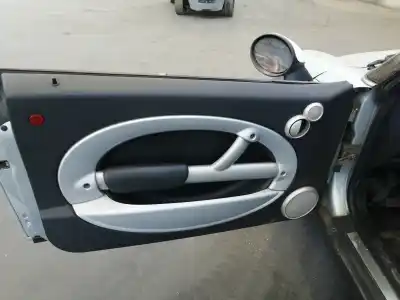 Véhicule à la ferraille mini mini (r50, r53) cooper de l'année 2001 alimenté w10 b16 a