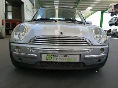 Véhicule à la ferraille mini mini (r50, r53) cooper de l'année 2001 alimenté w10 b16 a