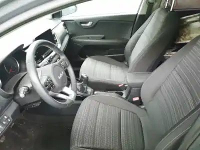 Véhicule à la ferraille kia stonic (yb) 1.0 t-gdi de l'année 2023 alimenté g3lc,g3le