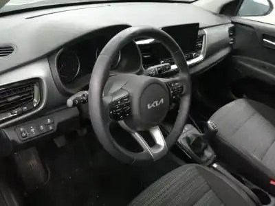 Véhicule à la ferraille kia stonic (yb) 1.0 t-gdi de l'année 2023 alimenté g3lc,g3le