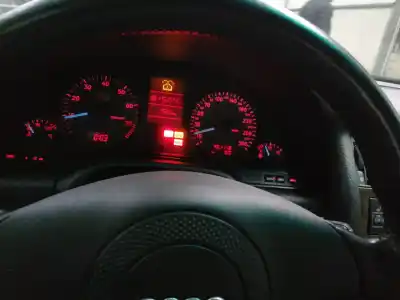 Здавання транспортного засобу audi a8 (d2) 4.2 quattro року 1997 потужний ahc