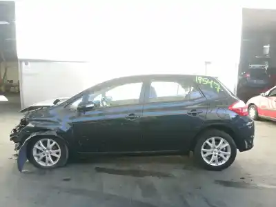 Vehicul casat TOYOTA AURIS (_E18_) 1.6 (ZRE181_ ZRE185_) al anului 2011 alimentat 1ZR