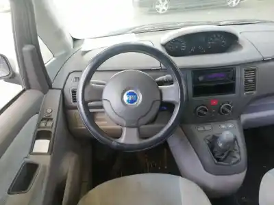 Veicolo di demolizione fiat idea (135) 1.3 16v jtd 16v dynamic plus (10.2005->) 69 cv / 51 kw dell'anno 2005 alimentato 188a9000