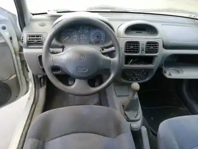 Scrapping Vehicle renault clio ii fase i (b/cbo) 1.9 dti diesel 80 cv / 59 kw of the year 2000 powered f9qh780