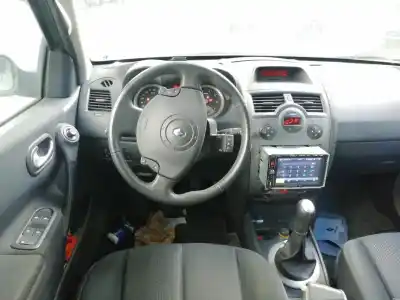 Здавання транспортного засобу renault megane ii berlina 5p 1.6 16v року 2005 потужний k4mt760