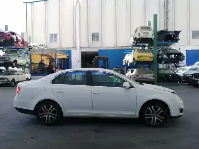 Veículo de Sucata volkswagen jetta (1k2) 2.0 tdi do ano 2008 alimentado bkd