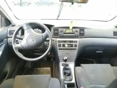 Sloopvoertuig toyota corolla (_e12_) 2.0 d-4d (cde120_) van het jaar 2002 aangedreven 1cdftv