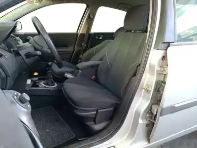 Verschrottungsfahrzeug renault megane ii sedán (lm0/1_) 1.9 dci (lm0g, lm1g, lm2c) des jahres 2005 angetrieben f9qb8