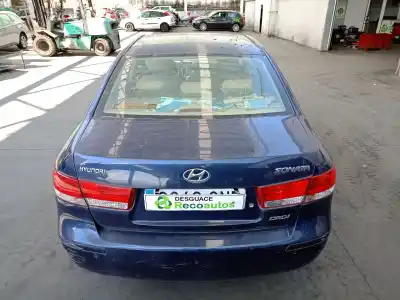 Veicolo di demolizione hyundai sonata v (nf) 2.0 crdi dell'anno 2009 alimentato d4ea