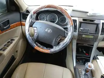 Veicolo di demolizione hyundai sonata v (nf) 2.0 crdi dell'anno 2009 alimentato d4ea