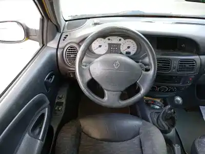 Veicolo di demolizione renault megane i coach (da0/1_) 2.0 16v dell'anno 2002 alimentato f4rc746