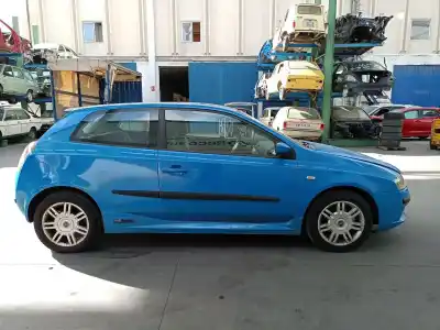 Veicolo di demolizione fiat stilo (192_) 1.9 jtd (192_xe1a) dell'anno 2002 alimentato 192 a1.000