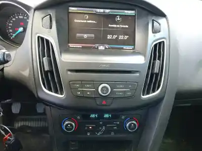 Veículo de Sucata ford focus iii turnier 1.0 ecoboost do ano 2015 alimentado m1dd