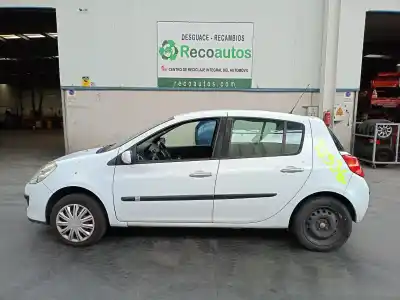 Véhicule à la ferraille RENAULT                                            CLIO III (BR0/1, CR0/1)                                                                                                                                                                                                                                    1.5 DCI (BR17, CR17)                                                                                                                                                                                                                                       de l'année 2008 alimenté K9KT766