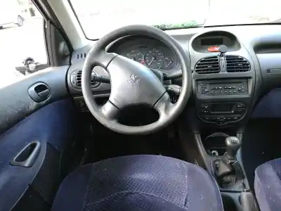 Veículo de Sucata peugeot 206 fastback (2a/c) 2.0 hdi 90 do ano 2003 alimentado rhy