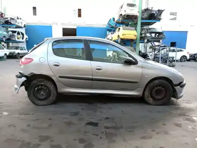 Veículo de Sucata peugeot 206 fastback (2a/c) 2.0 hdi 90 do ano 2003 alimentado rhy