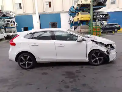Veículo de Sucata volvo v40 fastback (525) d3 do ano 2019 alimentado d4204t16