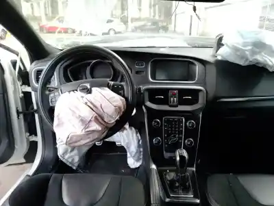 Veículo de Sucata volvo v40 fastback (525) d3 do ano 2019 alimentado d4204t16