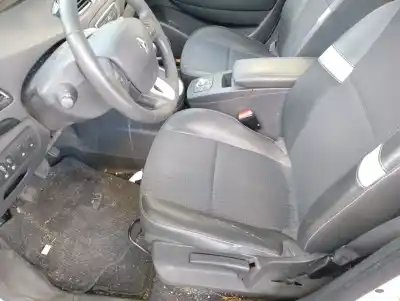 Scrapping Vehicle renault grand scénic iii (jz0/1_) 1.6 dci (jz00, jz12) of the year 2011 powered r9ma402