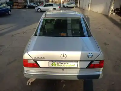 Здавання транспортного засобу mercedes                                           124 sedán (w124)                                                                                                                                                                                                                                           300 e                                                                                                                                                                                                                                                      року 1992 потужний m104980