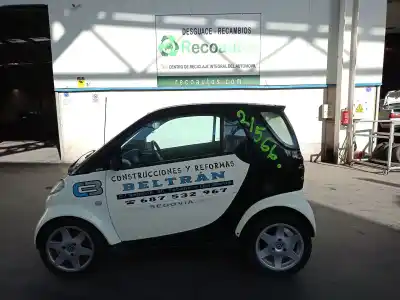 Véhicule à la ferraille SMART CITY-COUPE (450)  de l'année 2001 alimenté G13