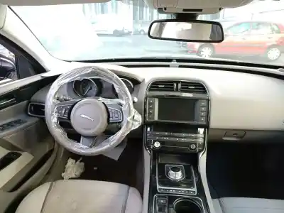 Veicolo di demolizione jaguar xe (x760) 2.0 d dell'anno 2015 alimentato 204dta(aj20d4)