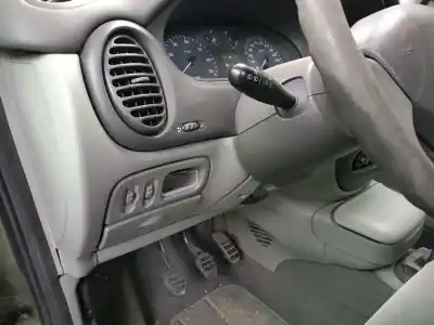 Verschrottungsfahrzeug renault                                            scénic i monospace (ja0/1_, fa0_)                                                                                                                                                                                                                          1.6 (ja00, ja16, ja15, ja19, ja1v, ja2b, ja2c, ja0b,... des jahres 2002 angetrieben k4ma700