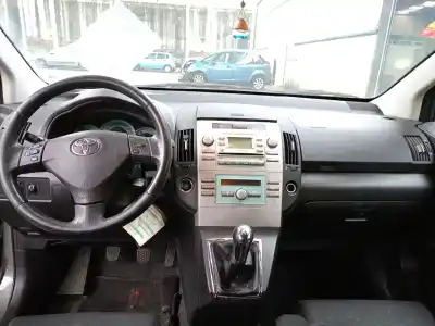 Hurda Aracı toyota corolla verso (zer_, zze12_, r1_) 2.0 d-4d (cur10_) yılın 2005 güçlü 1cdftv