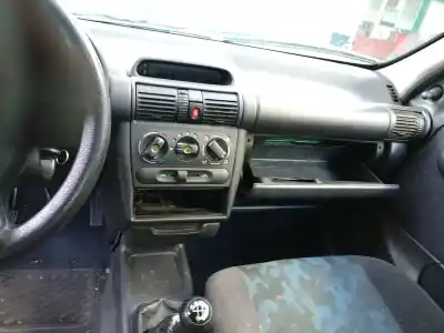Scrapping Vehicle opel corsa b (s93) 1.7 d (f08, f68, m68) of the year 2000 powered x17d