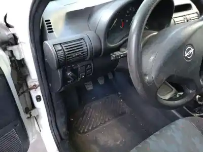 Scrapping Vehicle opel corsa b (s93) 1.7 d (f08, f68, m68) of the year 2000 powered x17d
