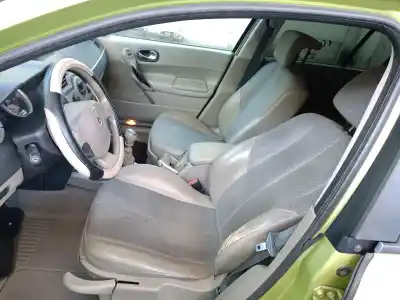 Здавання транспортного засобу renault megane ii (bm0/1_, cm0/1_) 1.9 dci (bm0g, cm0g) року 2005 потужний f9q 800