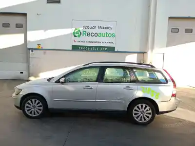 Sloopvoertuig VOLVO V50 (545) 2.0 D van het jaar 2006 aangedreven D4204T