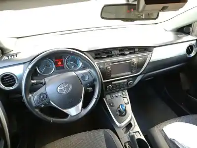 Scrapping Vehicle toyota auris (_e18_) 1.8 hybrid (zwe186_) of the year 2014 powered 2zr