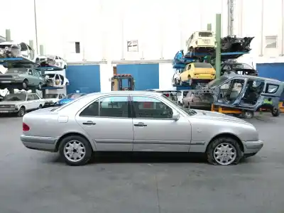 Veículo de Sucata mercedes-benz clase e (w210) e 220 cdi (210.006) do ano 1999 alimentado 611961
