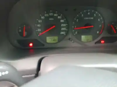 Veículo de Sucata volvo s40 i (644) 1.8 do ano 2002 alimentado b4184s2