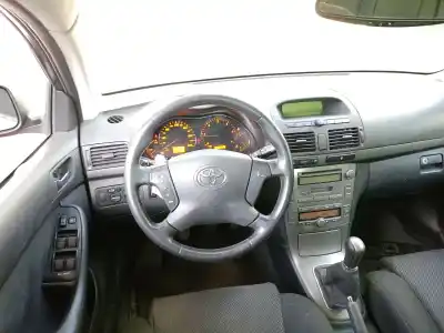 Sloopvoertuig toyota                                             avensis sedán (_t25_)                                                                                                                                                                                                                                      2.0 d-4d (cdt250_)                                                                                                                                                                                                                                         van het jaar 2004 aangedreven 1cdftv