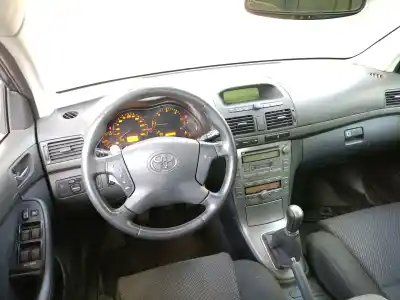 Sloopvoertuig toyota                                             avensis sedán (_t25_)                                                                                                                                                                                                                                      2.0 d-4d (cdt250_)                                                                                                                                                                                                                                         van het jaar 2004 aangedreven 1cdftv