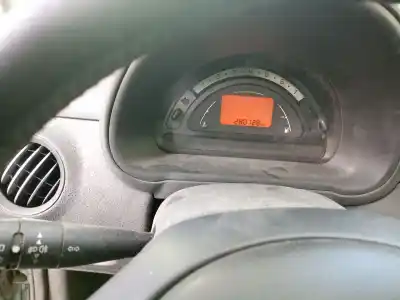 Véhicule à la ferraille citroen c3 i (fc_, fn_) 1.4 hdi de l'année 2004 alimenté 8hx (dv4td)
